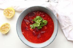 Lunende linsesuppe med rødbeder